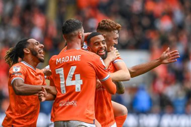 Blackpool 'dan CJ Hamilton # 22, 21 Ekim 202' de Bloomfield Road, Blackpool 'da oynanan Blackpool-Preston North End maçında 4-1 kazanma hedefini kutluyor.