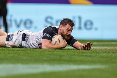 İngiltere 'nin Elliott Whitehead, 22 Ekim 202' de İngiltere ile Bolton Stadyumu 'nda oynanan Rugby Ligi Dünya Kupası 2021-A Grubu karşılaşması için mücadele ediyor.