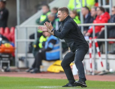 Andy Dawson Hull City 'nin geçici menajeri, 22 Ekim 202' de New York Stadyumu 'nda oynanan Sky Bet Şampiyonası maçında oyuncularına bağırıyor.