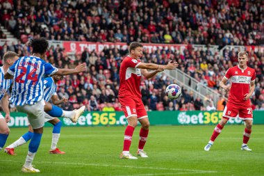 Middlesbrough 6. Dael Fry 22 Ekim 202 'de Middlesbrough, Birleşik Krallık' taki Riverside Stadyumu 'nda Middlesbrough' a karşı oynanan Sky Bet Şampiyonası 'nın ikinci yarısında bir el topu olduğunu protesto ediyor.