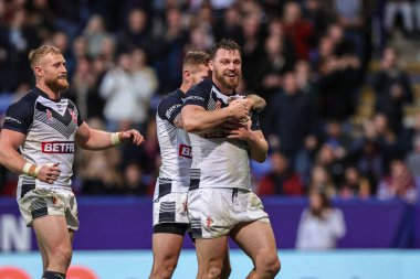 İngiltere 'nin Elliott Whitehead 22 Ekim 202' de Bolton Üniversitesi 'nde oynanan Rugby Ligi Dünya Kupası 2021 Grubu A Grubu maçında şansını kutluyor.
