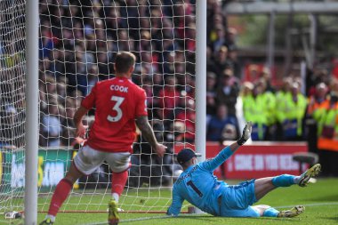 Nottingham Ormanı 'ndan Dekan Henderson 22 Ekim 202' de Nottingham Forest 'ın Liverpool' a karşı oynadığı Premier League maçında kurtarıyor.