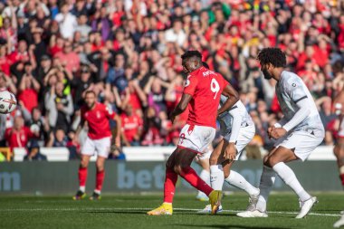 Nottingham Ormanı 'ndan 9 numaralı Taiwo Awoniyi 22 Ekim 202' de Nottingham Forest 'a karşı Liverpool Premier Lig maçında Forest' ı önde götürüyor.