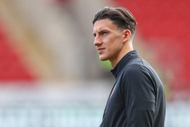 Hull City 'den Alfie Jones, 22 Ekim 202' de İngiltere 'nin Rotherham Stadyumu' ndaki Rotherham United ile Hull City arasındaki Sky Bet Şampiyonası öncesinde geldi.