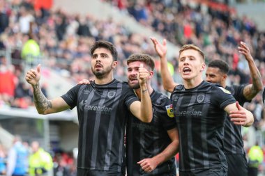 Hull City 'den 7 numaralı Ozan Tufan, 22 Ekim 202' de New York Stadyumu 'nda oynanan ve Rotherham United ile Hull City arasındaki Sky Bet Şampiyonası' nda 1-4 'lük galibiyetini kutluyor.