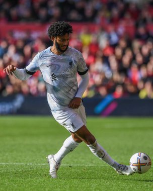 Liverpool 'dan Joe Gomez # 2 Premier Lig maçı sırasında Nottingham Forest, Liverpool' a karşı City Ground, Nottingham, İngiltere 'de 22 Ekim 202