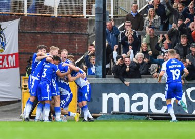 GOAL 2-2 Bristol forveti Aaron Collins (10), 22 Ekim 202 tarihinde İngiltere 'nin Bristol kentindeki Memorial Stadyumu' nda Bristol Rovers - Plymouth Argyle maçında oynadığı golü kutluyor.
