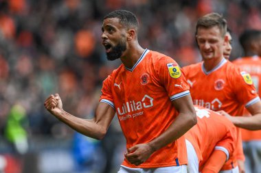 Blackpool 'dan CJ Hamilton # 22, 21 Ekim 202' de Bloomfield Road, Blackpool 'da oynanan Blackpool-Preston North End maçında 4-1 kazanma hedefini kutluyor.
