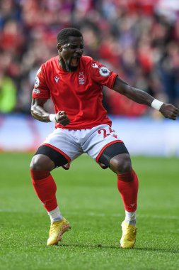Nottingham Ormanı 'ndan Serge Aurier # 24 Premier League maçının bitiminde Nottingham Forest' ın Liverpool 'a karşı oynadığı City Ground, Nottingham, İngiltere' de 22 Ekim 202 'de 1-0' lık galibiyeti kutluyor.