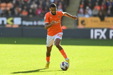 Blackpool 'dan CJ Hamilton # 22 numara 21 Ekim 202' de Bloomfield Road, Blackpool 'da oynanan Blackpool-Preston North End maçında topa vuruyor.