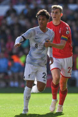 Liverpool 'dan Fabio Carvalho # 28 Premier League maçı sırasında Nottingham Ormanı' nın 22 numarası Ryan Yates tarafından Nottingham Ormanı 'na karşı Liverpool City Ground, Nottingham, Birleşik Krallık' ta 22 Ekim 202 'de oynandı.