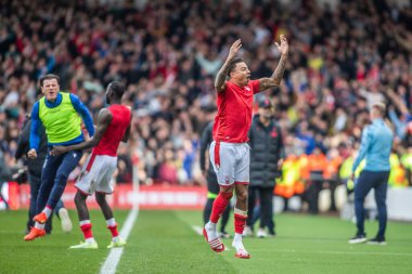 Nottingham Ormanı 'ndan Jesse Lingard 22 Ekim 202' de Nottingham Forest 'a karşı Liverpool City Ground, Nottingham, İngiltere' de oynanan Premier League maçı sonrasında kutlamaları yönetiyor.
