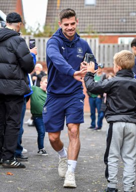 Plymouth Argyle orta saha oyuncusu Joe Edwards (8), İngiltere 'nin Bristol-Plymouth Stadyumu' nda Bristol Rovers - Plymouth Argyle maçına geldi.