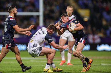 İngiltere 'den Jack Welsby ve Fransa' dan Morgan Escar Rugby Ligi Dünya Kupası 2021 Grubu A Grubu maçında İngiltere Fransa 'ya karşı Bolton Stadyumu, Bolton, İngiltere 22 Ekim 2022