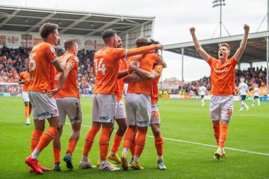 Blackpool 'dan Jerry Yates 22 Ekim 202' de Bloomfield Road, Blackpool 'da oynanan Blackpool-Preston North End maçında 3-1 kazanma golünü kutluyor.