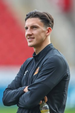 Hull City 'den Alfie Jones, 22 Ekim 202' de İngiltere 'nin Rotherham Stadyumu' ndaki Rotherham United ile Hull City arasındaki Sky Bet Şampiyonası öncesinde geldi.