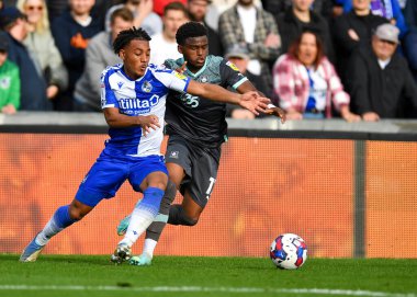 Plymouth Argyle Bali Mumba (17), 22 Ekim 202 tarihinde İngiltere 'nin Bristol Stadyumu' nda Bristol Rovers - Plymouth Argyle maçında top için mücadele etti.