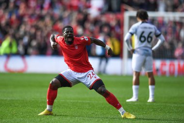 Nottingham Ormanı 'ndan Serge Aurier # 24 Premier League maçının bitiminde Nottingham Forest' ın Liverpool 'a karşı oynadığı City Ground, Nottingham, İngiltere' de 22 Ekim 202 'de 1-0' lık galibiyeti kutluyor.