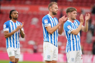 Huddersfield Town oyuncuları 22 Ekim 202 'de İngiltere' nin Middlesbrough kentinde oynanan Middlesbrough-Huddersfield Town maçında Huddersfield Town taraftarlarını alkışladılar.