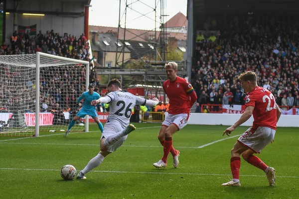 Andrew Robertson Van Liverpool Kruist Bal Tijdens Premier League Match — Stockfoto