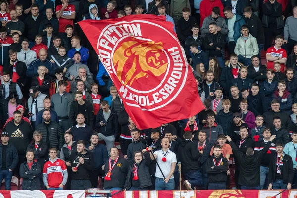 Υποστηρικτές Της Red Faction Middlesbrough Κυματίζουν Τις Σημαίες Τους Κατά — Φωτογραφία Αρχείου