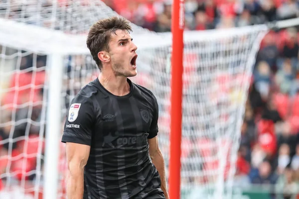 Hull City 'den Ryan Longman 22 Ekim 202' de New York Stadyumu, Rotherham, İngiltere 'de oynanan ve Rotherham United ile Hull City arasındaki Sky Bet Şampiyonası' nda 1-3 'lük galibiyetini kutluyor.