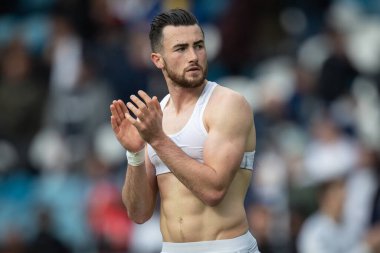 Leeds United 'ın 11 numaralı oyuncusu Jack Harrison, 23 Ekim 202' de Leeds Road, İngiltere 'de oynanan Premier League maçı sonrasında taraftarlarını alkışlıyor ve alkışlıyor.