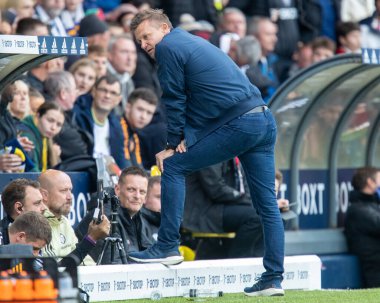 Leeds United 'ın Jesse Marsch teknik direktörü, 23 Ekim 202' de Leeds United 'ın Fulham' a karşı oynadığı Premier League maçında antrenör kadrosuna konuştu.