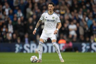 Leeds United 'ın 5. Robin Koch Premier Lig maçında Leeds United Fulham' a karşı Elland Road, Leeds, Birleşik Krallık 'ta 23 Ekim 202' de top sürüyor.