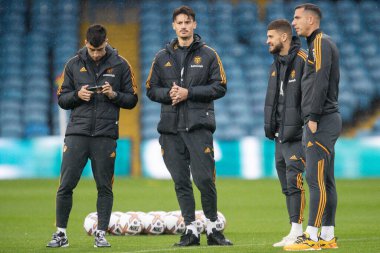 Leeds United 'dan Robin Koch # 5 ve takım arkadaşları Premier Lig maçı öncesinde Leeds United Fulham' a karşı Leeds Road, Leeds, İngiltere, 23 Ekim 202