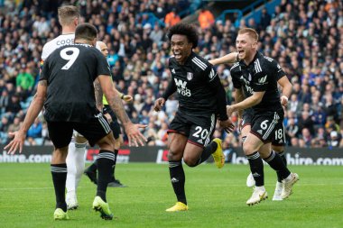 Fulham 'dan Willian # 20 golünü kutluyor ve Premier Lig maçında skor 1-3, Leeds United Fulham' a karşı Elland Road, Leeds, İngiltere, 23 Ekim 202 'de