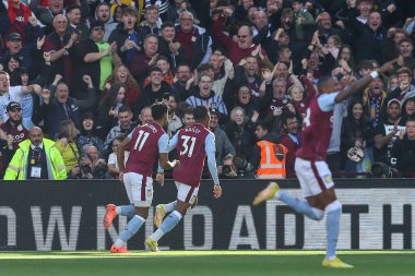 Aston Villa 'dan 31 numaralı Leon Bailey, 23 Ekim 202' de İngiltere 'nin Birmingham kentinde oynanan Premier League maçında Aston Villa Brentford' a karşı 1-0 'lık galibiyet golünü kutluyor.