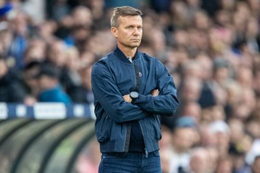 Leeds United 'ın Jesse Marsch teknik direktörü, Leeds United' ın 23 Ekim 202 'de Elland Road, Leeds, İngiltere' de oynadığı Premier League maçında Leeds United ile Fulham maçını izliyor.