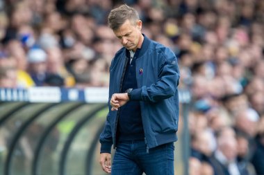 Leeds United takımının teknik direktörü Jesse Marsch, Premier Lig maçının ikinci yarısında Leeds United ile Fulham arasındaki maçı izledi.