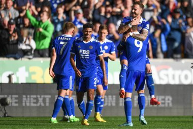 Leicester City 'den James Maddison Premier League maçında Wolverhampton Wanderers, Leicester City' e karşı 23 Ekim 202 'de İngiltere' nin başkenti Wolverhampton 'da oynanan maçta 0-3' lük galibiyetini kutluyor.