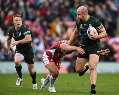 George King of Ireland, 23 Ekim 202 tarihinde Leigh Spor Köyü 'nde oynanan Rugby Ligi Dünya Kupası 2021 karşılaşmasında Lübnanlı Abbas Miski ile karşılaştı.