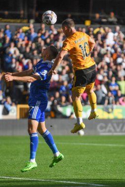Wolverhampton Wanderers 'dan Daniel Podence # 10 Premier League maçında Leicester City' den Timoty Castagne # 27 'yi yenerek Wolverhampton Wanderers - Leicester City maçını kazandı.