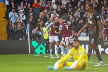 Aston Villa 'dan Ollie Watkins, Premier Lig maçı Aston Villa Brentford' a karşı 23 Ekim 202 'de Birmingham, Villa Park' ta oynanan karşılaşmada 4-0 kazanma hedefini kutluyor.