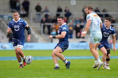 Satış Köpekbalıkları 'ndan Tom Curry # 7 Gallagher Premiership maçında topu çaldı. Satış Köpekbalıkları Harlequins' e karşı AJ Bell Stadyumu, Eccles, İngiltere, 23 Ekim 202
