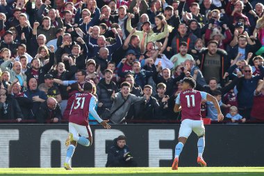 Aston Villa 'dan 31 numaralı Leon Bailey, 23 Ekim 202' de İngiltere 'nin Birmingham kentinde oynanan Premier League maçında Aston Villa Brentford' a karşı 1-0 'lık galibiyet golünü kutluyor.