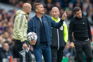 Leeds United 'ın teknik direktörü Jesse Marsch Premier Lig maçında Leeds United' ın Fulham 'a karşı oynadığı Elland Road, Leeds, Birleşik Krallık' ta 23 Ekim 202 'de oynadığı jest ve tepkiler
