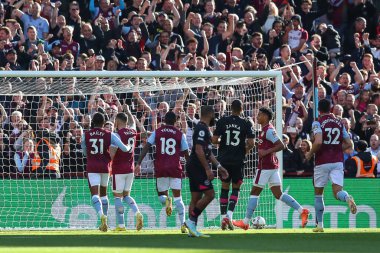 Aston Villa 'dan Danny Ings 23 Ekim 202' de Birmingham, İngiltere 'deki Villa Park' ta oynanan Premier League maçında 3-0 'lık galibiyetini kutluyor.