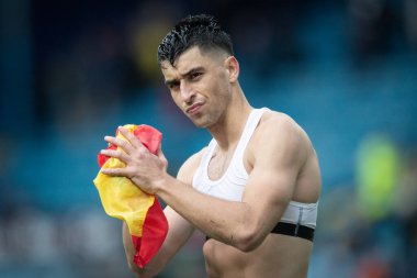 Leeds United 'ın 8 numaralı oyuncusu Marc Roca, 23 Ekim 202' de Leeds Road, İngiltere 'de oynanan Premier League maçında Leeds United ile Fulham maçının ardından taraftarlarını alkışlıyor.