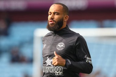 Brentford 19 numaralı Bryan Mbeumo Premier Lig karşılaşması öncesinde Villa Park, Birmingham, Birleşik Krallık 'ta Aston Villa-Brentford maçında ısınıyor.