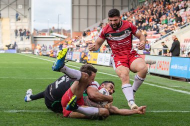 Lübnan 'dan Reece Robinson, 23 Ekim 202' de Leigh, İngiltere 'deki Leigh Spor Köyü' nde oynanan Rugby Ligi Dünya Kupası 2021 karşılaşmasında sahaya çıkıyor.