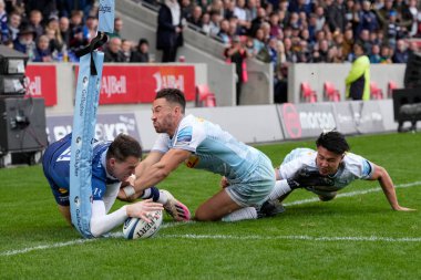 Satış Köpekbalıkları 'nın 14 numaralı oyuncusu Tom Roebuck çizgiyi aştı ama deneme, Gallagher Premiership maçında AJ Bell Stadyumu, Eccles, Birleşik Krallık, 23 Ekim 202' de Sale Sharks - Harlequins maçında iptal edildi.