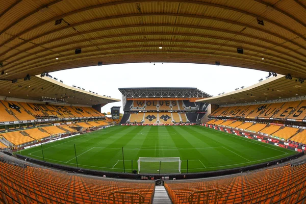 Molineux Stadyumu 'nun genel görünümü, Wolverhampton Wanderers F.C. Premier Lig maçında Wolverhampton Wanderers - Leicester City maçı sırasında Molineux, Wolverhampton, Birleşik Krallık, 23 Ekim 202
