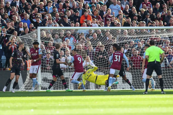 Aston Villa 'dan 31 numaralı Leon Bailey Premier Lig maçında Aston Villa Brentford' a karşı Birmingham, İngiltere 'de 23 Ekim 202' de oynanan Villa Parkı maçında 1-0 berabere kaldı.