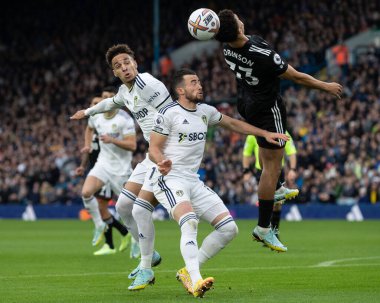 Fulham 'dan Antonee Robinson topu Jack Harrison # 11 Leeds United ve Leeds United' dan Rodrigo Moreno # 19 Premier Lig karşılaşmasında Leeds United Fulham 'a karşı Elland Road, Leeds, İngiltere, 23 Ekim 202' de oynanan karşılaşmada aldı.