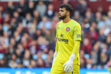Brentford 'dan David Raya # 1 Premier Lig karşılaşmasında Aston Villa, Brentford' a karşı Villa Park, Birmingham, Birleşik Krallık, 23 Ekim 202